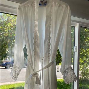 Dentelle Vintage White Satin Robe w/ Lace Accents